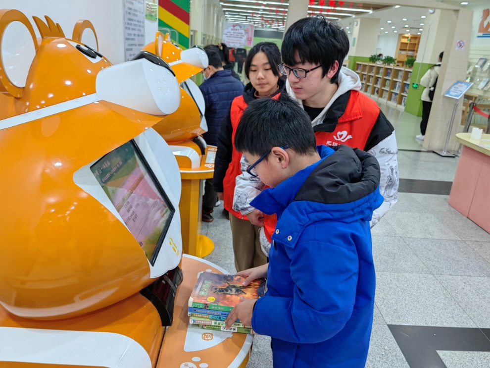 機(jī)械工程學(xué)院學(xué)生參加無(wú)錫市圖書(shū)館“文明小義工”志愿服務(wù)活動(dòng)