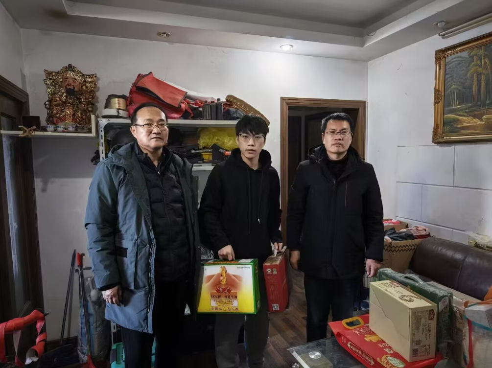 機(jī)械工程學(xué)院開展“新春走訪慰問家庭經(jīng)濟(jì)困難學(xué)生”活動
