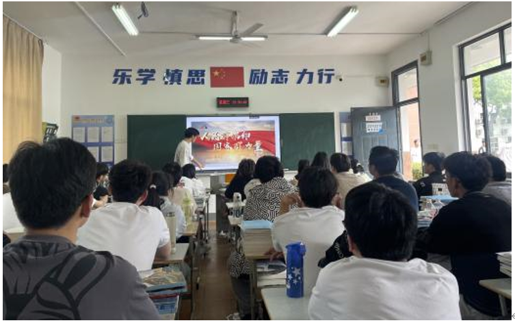 機械工程學(xué)院舉辦“踐行社會主義核心價值觀，爭做新時代好少年”主題班會活動