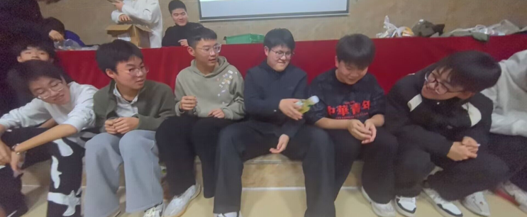 青春綻放，喜迎新年          ——251211班迎新聯(lián)歡會