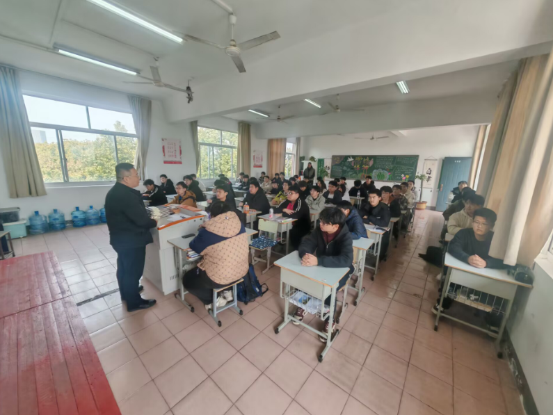 技能改變命運(yùn)，奮斗書(shū)寫(xiě)青春