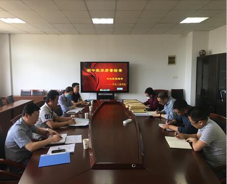 學(xué)校檢查組到汽車工程學(xué)院進(jìn)行期中教學(xué)質(zhì)量檢查