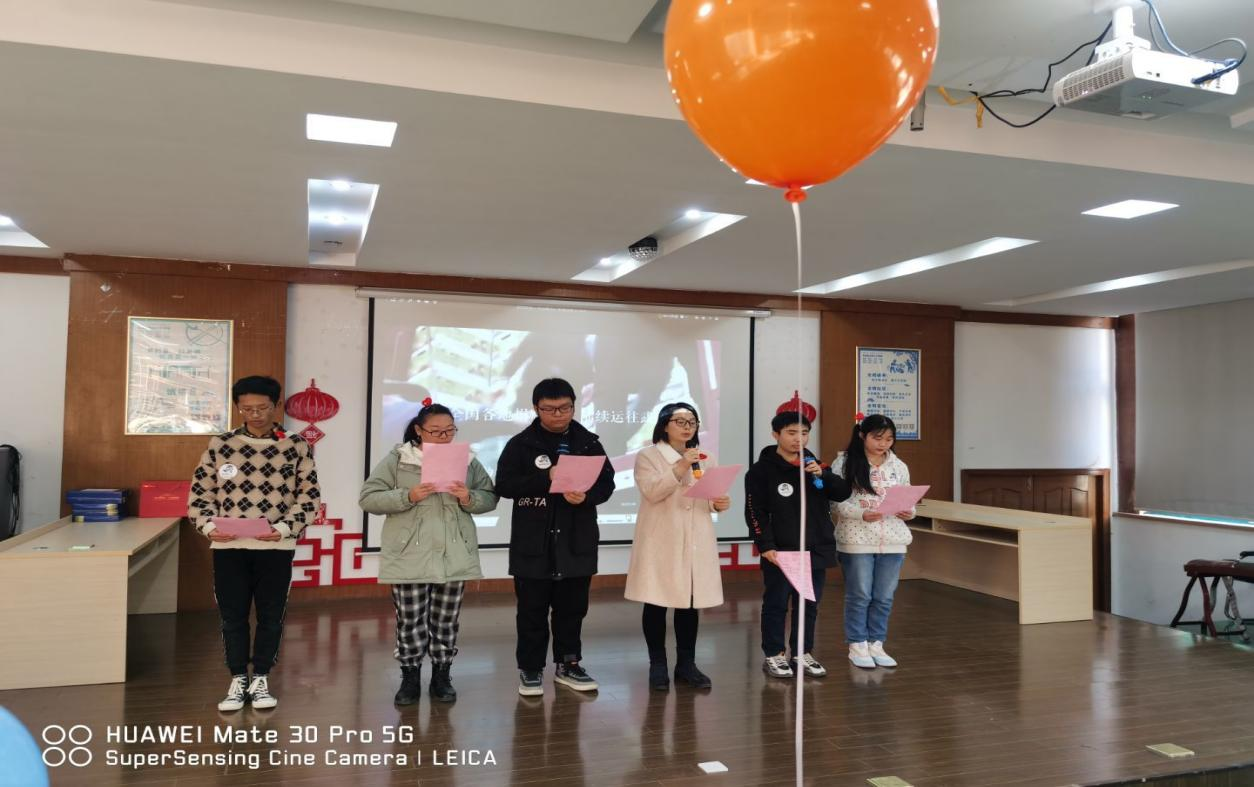 學(xué)校社團(tuán)讀書會(huì)與西園里社區(qū)慧讀俱樂(lè)部聯(lián)合舉行 “雛鷹啟航 2022新年聯(lián)歡會(huì)”