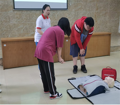生命教育 “救”在身邊——學(xué)校開(kāi)展2023年第二期應(yīng)急救護(hù)培訓(xùn)