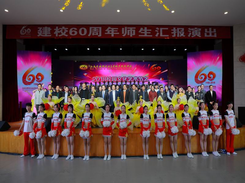 調整大小 領導、嘉賓和演員合影.jpg