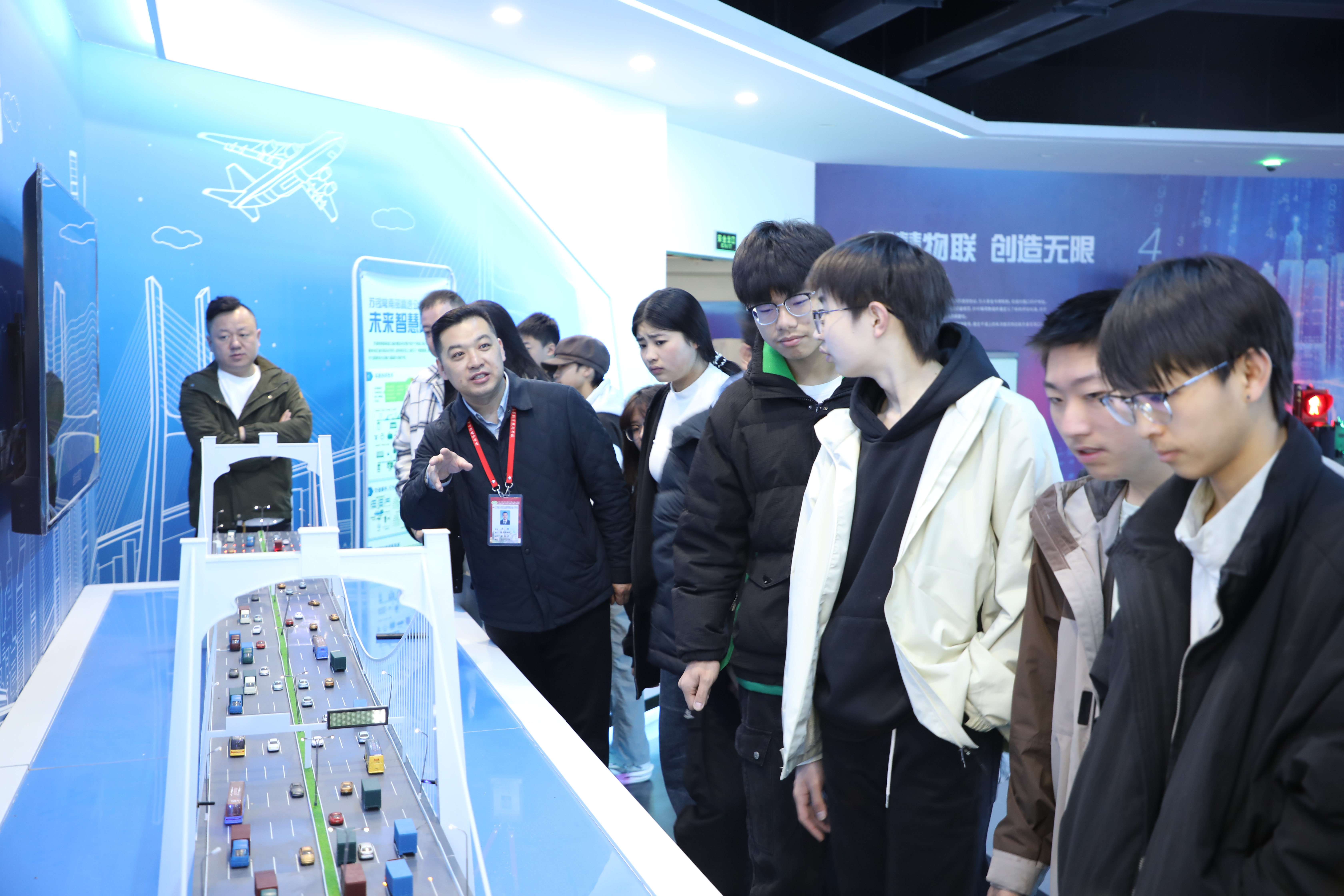學(xué)校2026春假開放日?qǐng)A滿舉行