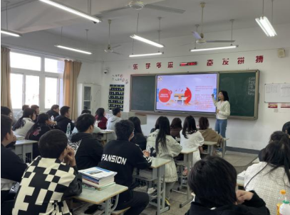 黨員進(jìn)班宣傳黨的二十大報告