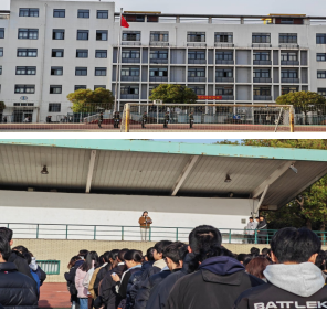 物流管理學(xué)院舉行“緬懷先烈承遺志 踐行核心價(jià)值觀” 主題升旗儀式