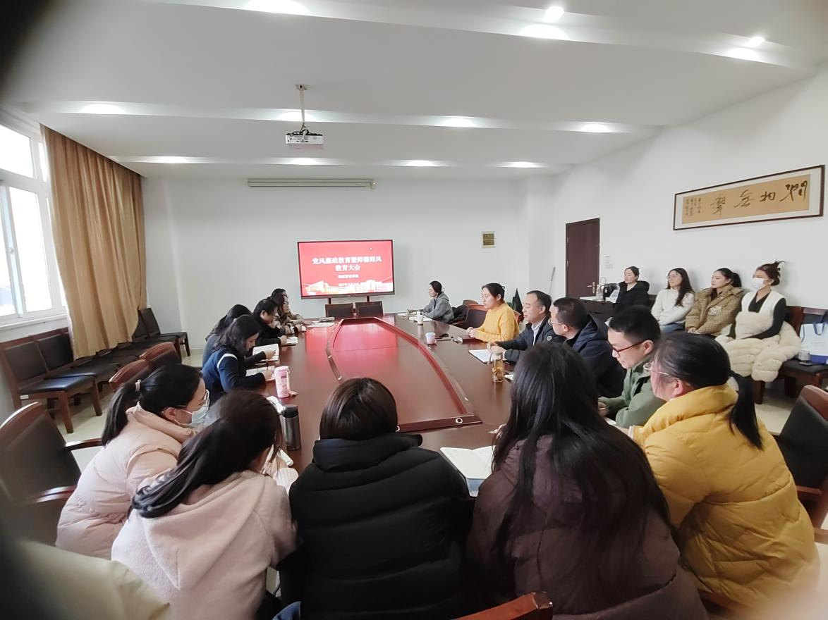 淬煉黨性守底線 涵養(yǎng)師風(fēng)育新人 ——物流管理學(xué)院召開黨總支理論學(xué)習(xí)中心組（擴(kuò)大）學(xué)習(xí)會暨黨風(fēng)廉政與師德師風(fēng)教育大會