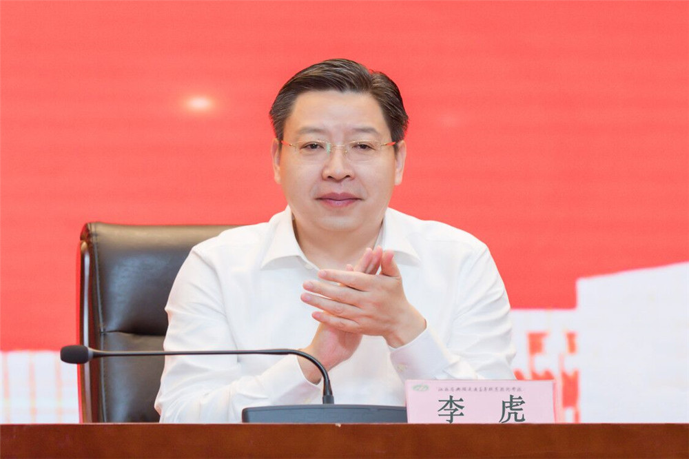 學校舉行“相約云端 攜夢前行”2020屆學生畢業(yè)典禮