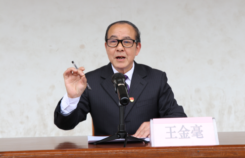 法制相隨 安全常伴 ：學校召開法制教育大會
