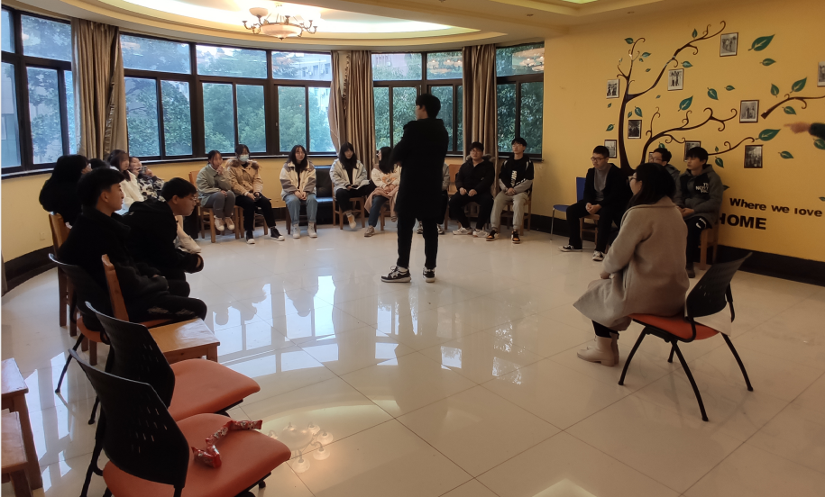 學(xué)校心理健康教育指導(dǎo)中心開展防艾主題團(tuán)體輔導(dǎo)活動