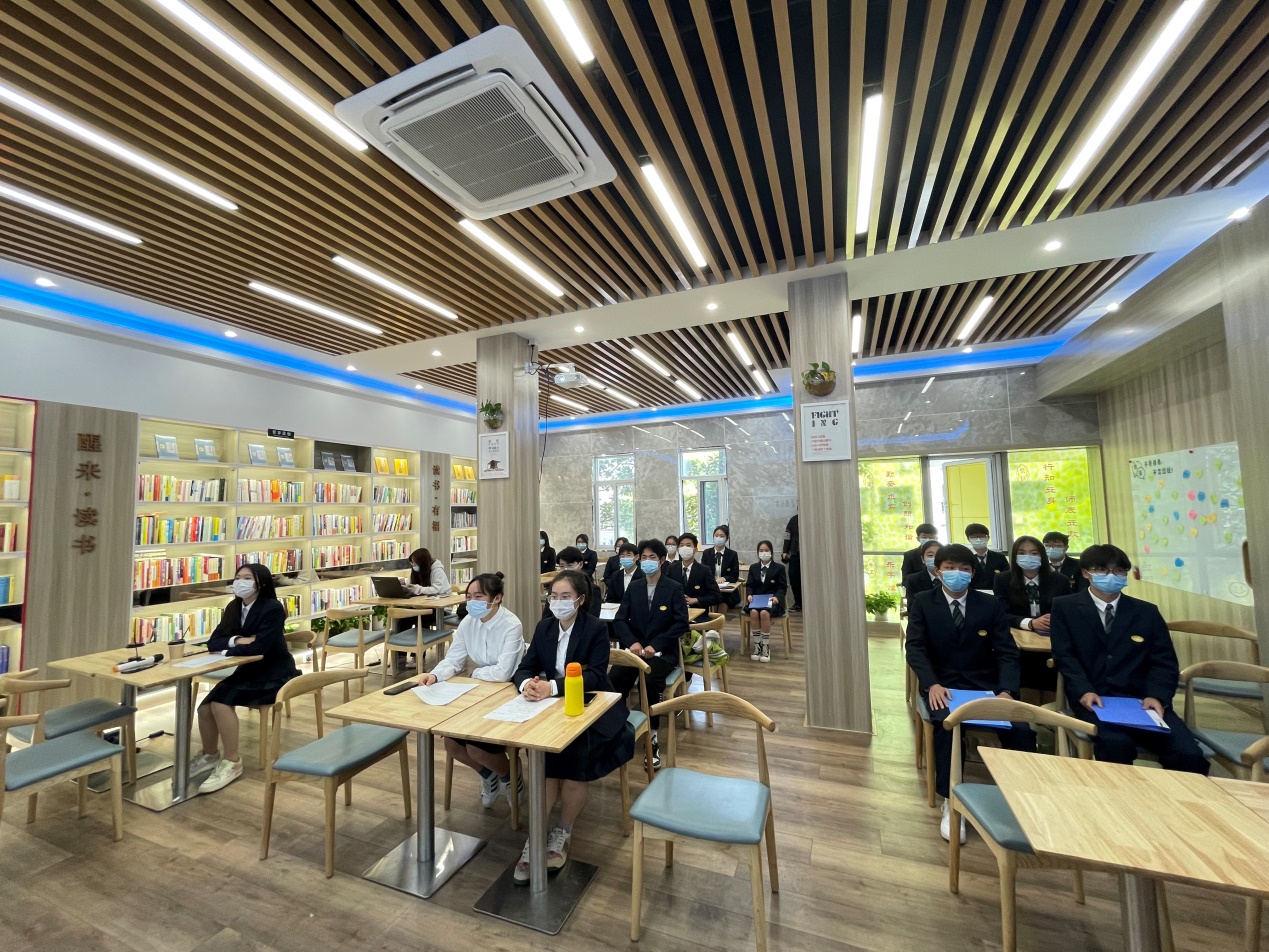 學(xué)校開展“我們的節(jié)日?清明節(jié)”主題教育活動(dòng)之青春詩會(huì)