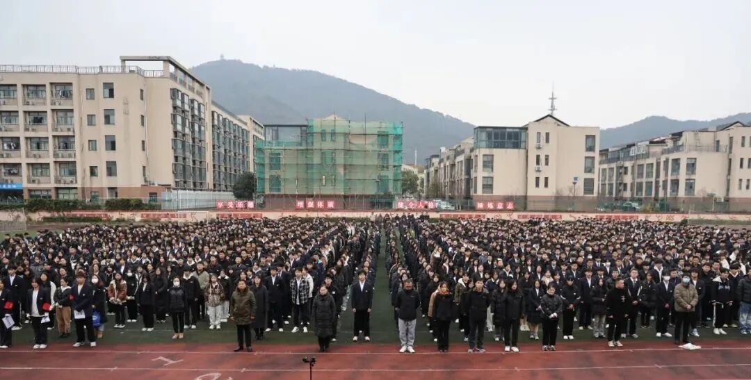 學校舉辦“南京大屠殺死難者國家公祭日”主題升旗儀式