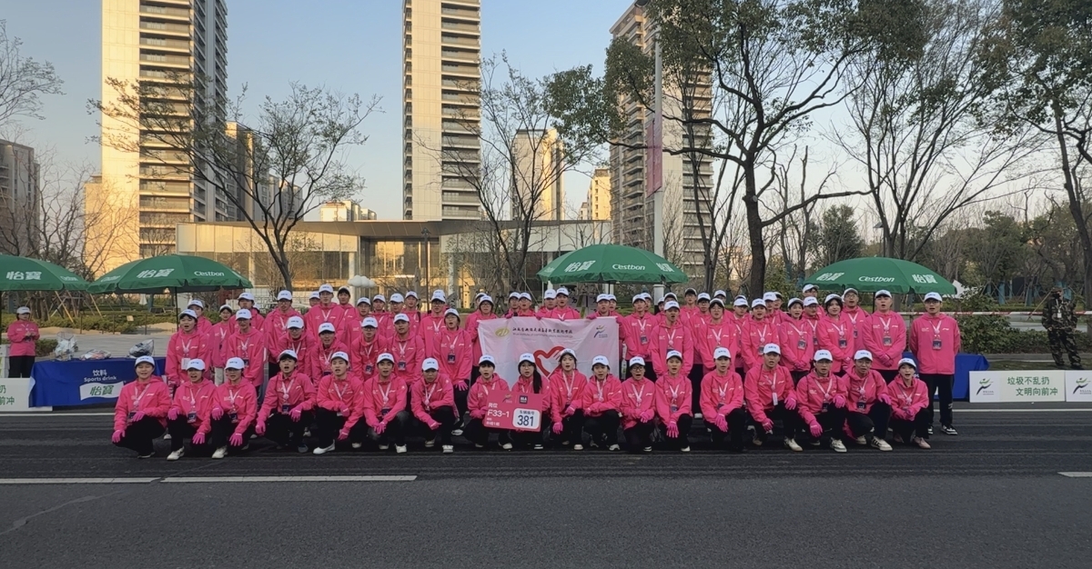 學(xué)校學(xué)生志愿者圓滿完成2025無錫馬拉松志愿服務(wù)工作