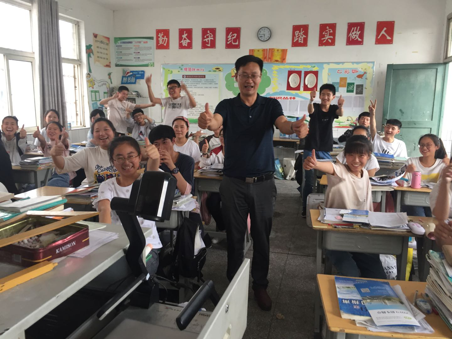 信息管理學(xué)院深入初中學(xué)校進(jìn)行招生宣傳