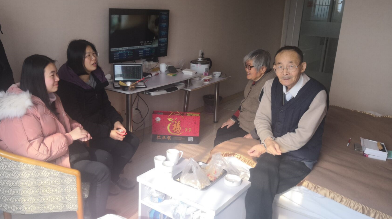 心系老教師，情暖中國(guó)年 ---信息管理學(xué)院春節(jié)探望退休老教師
