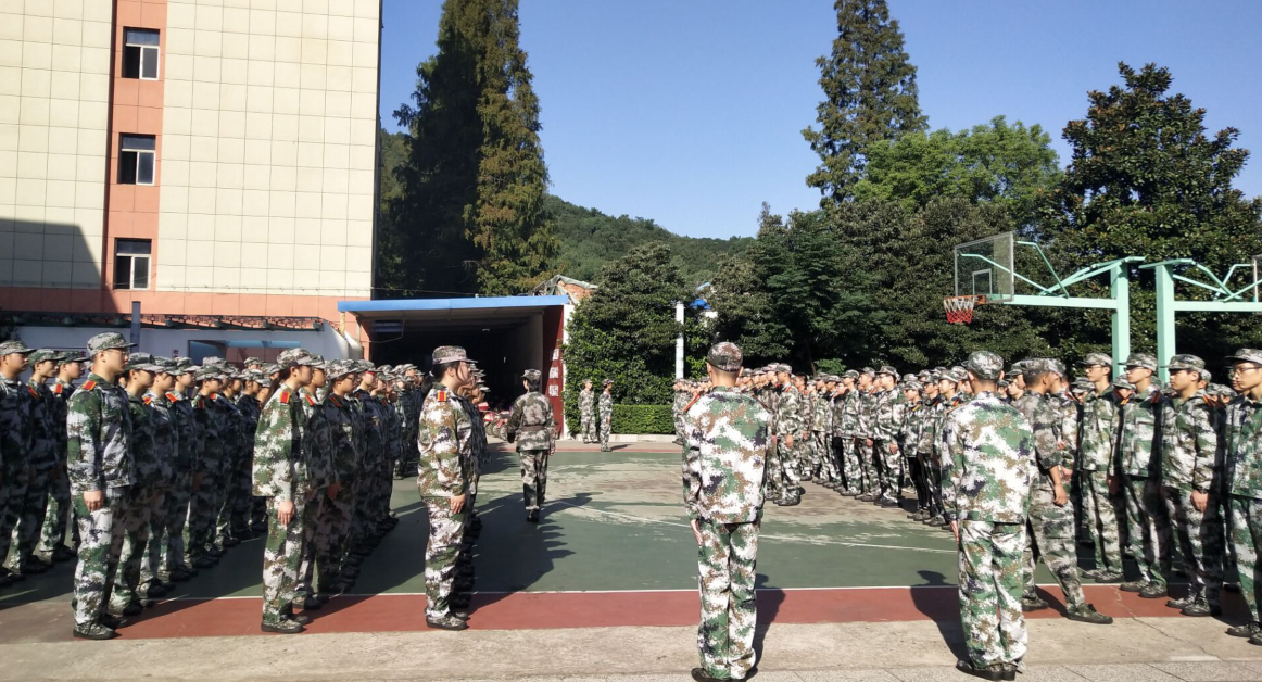信息管理學(xué)院2019級(jí)新生參加軍訓(xùn)