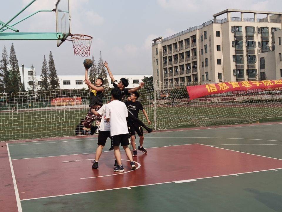 信息管理學(xué)院校園文化節(jié)之3v3班級(jí)籃球賽圓滿(mǎn)結(jié)束