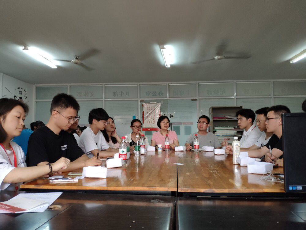信息管理學(xué)院召開第九屆學(xué)生會(huì)競(jìng)選會(huì)議