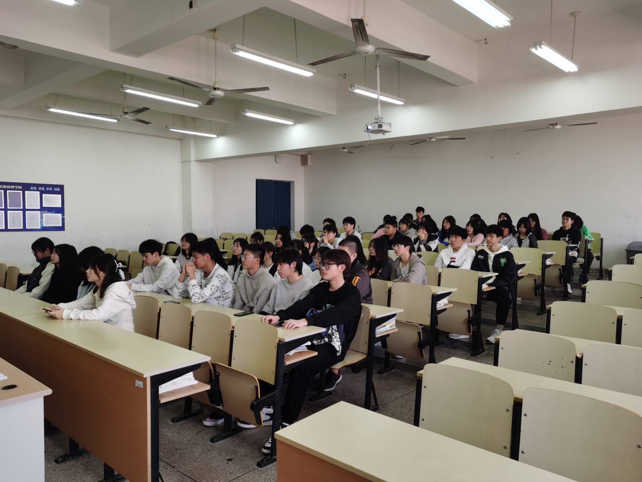 信息管理學(xué)院召開2022年無(wú)錫馬拉松志愿者動(dòng)員大會(huì)