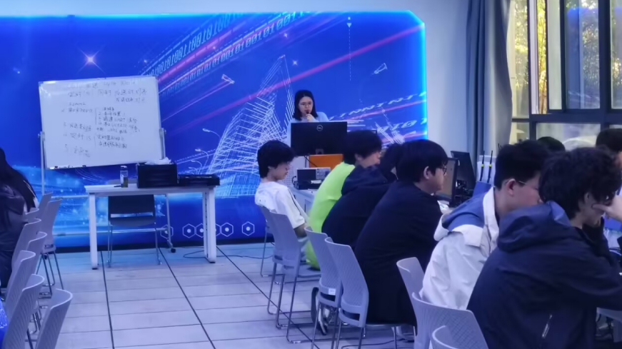 信息管理學(xué)院舉行院級(jí)公開課活動(dòng)