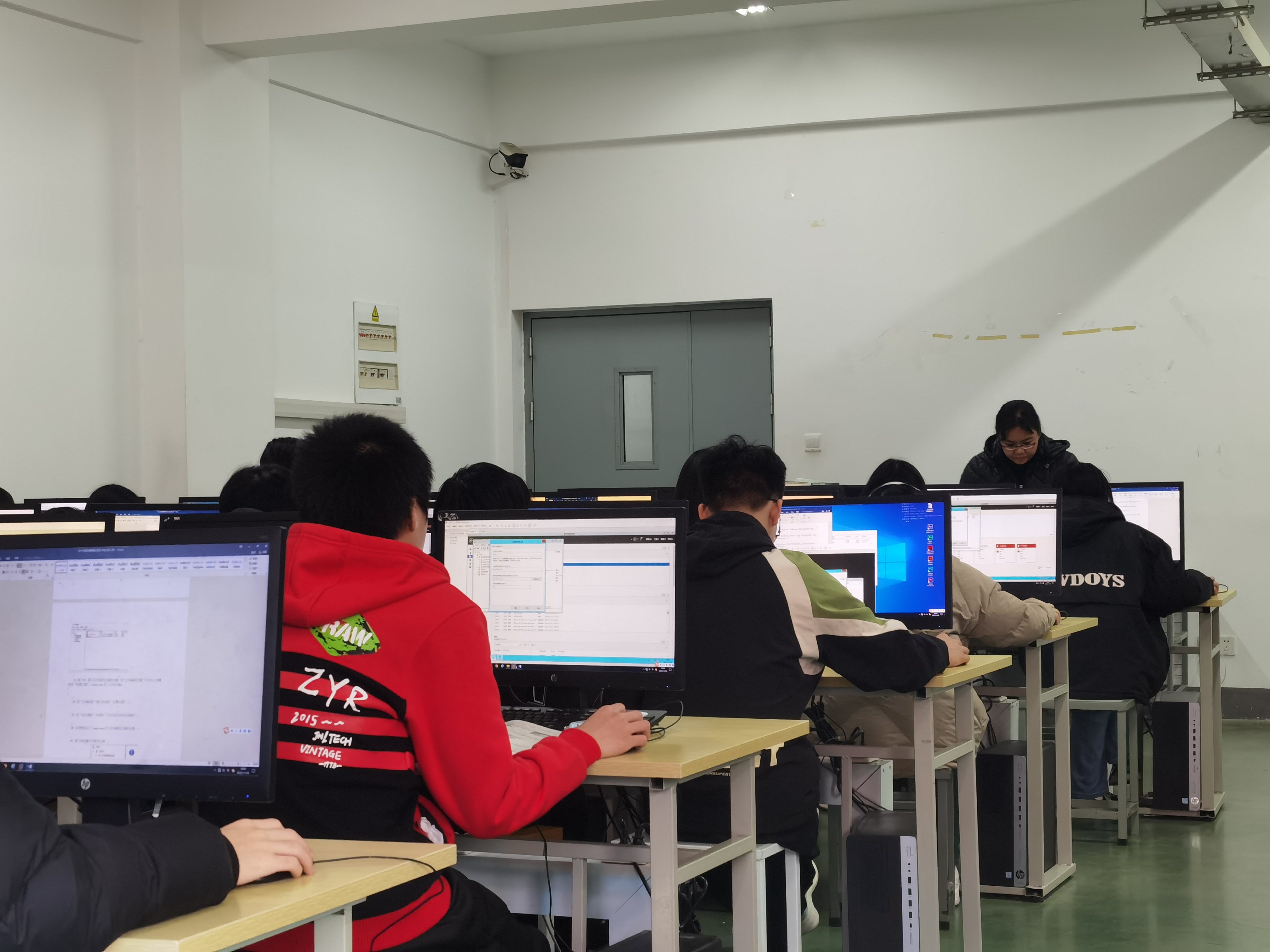 信息管理學(xué)院教師戴麗君開設(shè)校級公開課