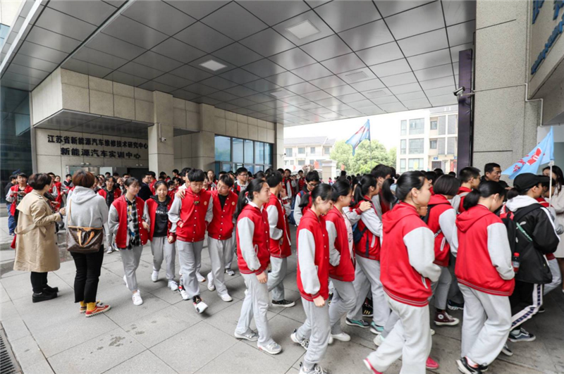 無(wú)錫市南長(zhǎng)實(shí)驗(yàn)中學(xué)來(lái)校開(kāi)展職業(yè)教育體驗(yàn)活動(dòng)