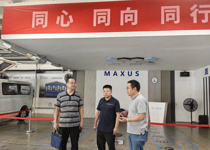 校領(lǐng)導(dǎo)王玨帶隊赴上汽大通無錫分公司走訪慰問