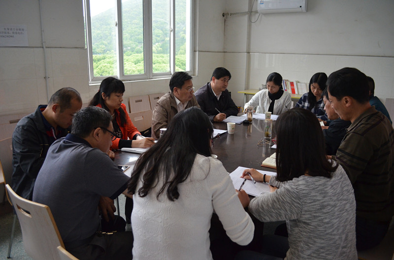干部大走訪系列活動之學(xué)校黨委書記李虎走訪基礎(chǔ)部
