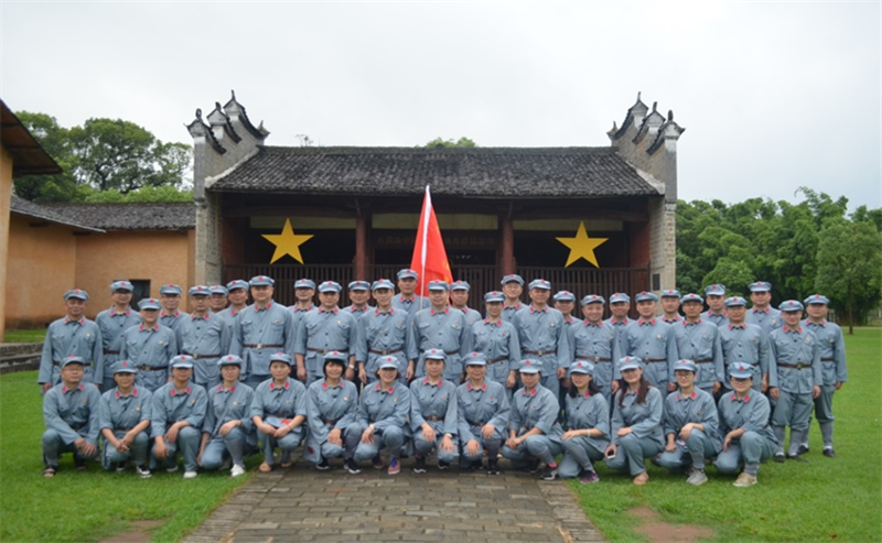 我校成功舉辦2018年暑期中層干部 “不忘初心、牢記使命”黨性專題教育培訓(xùn)班
