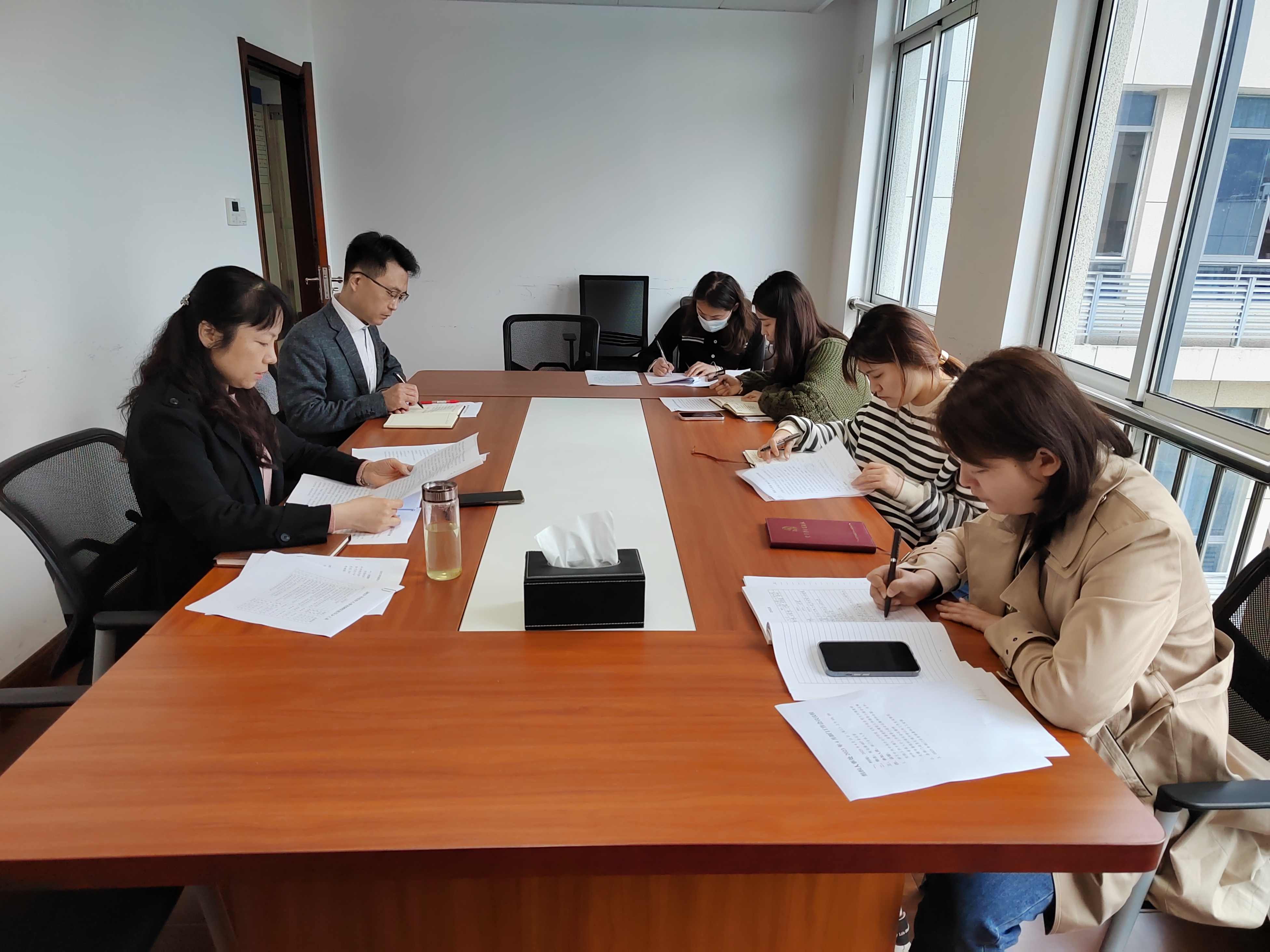 組織人事處黨支部召開黨員學習會議