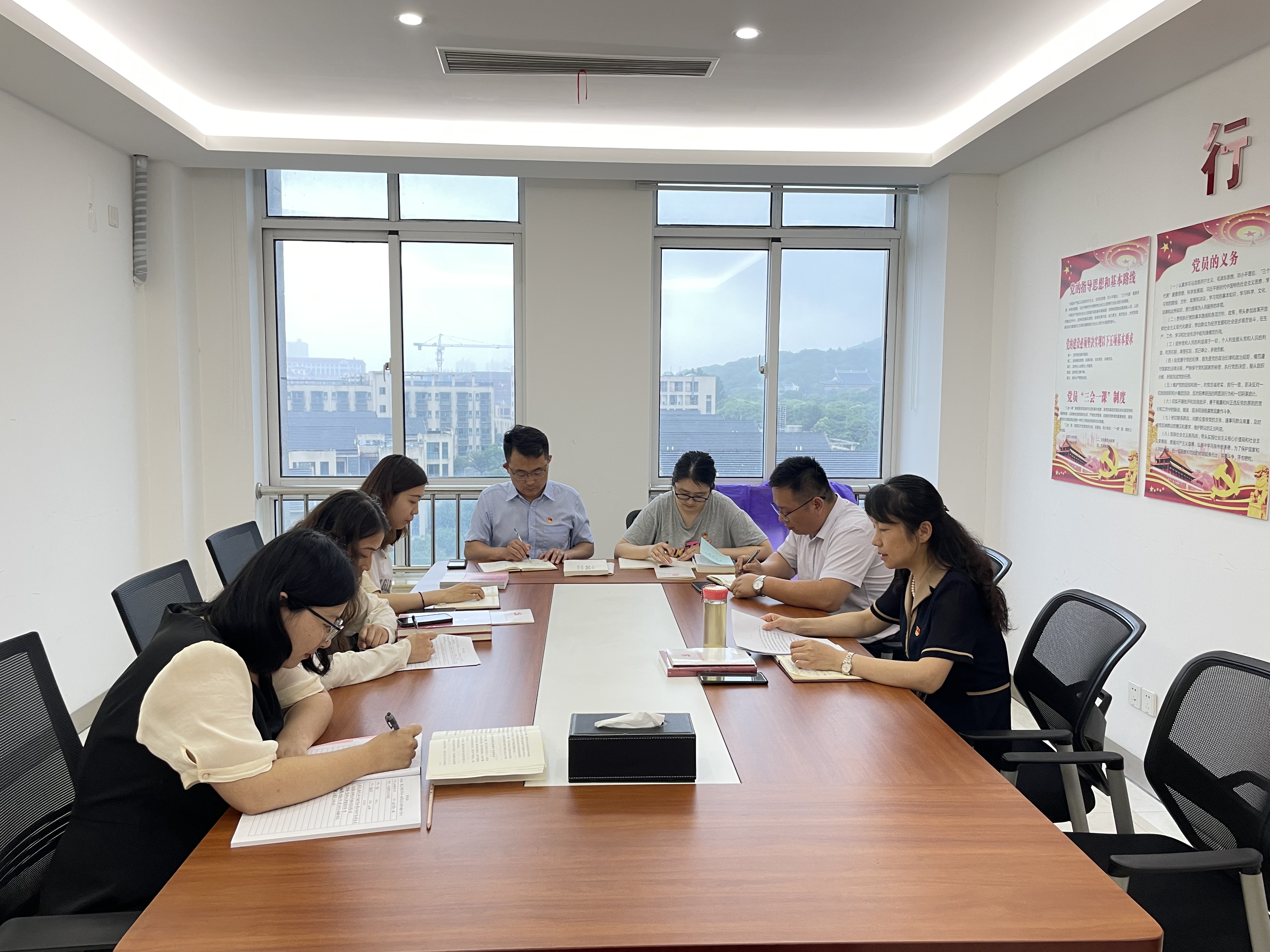 政治生日強(qiáng)黨性 嚴(yán)守黨紀(jì)葆初心 行政第二黨支部開展政治生日主題黨日活動