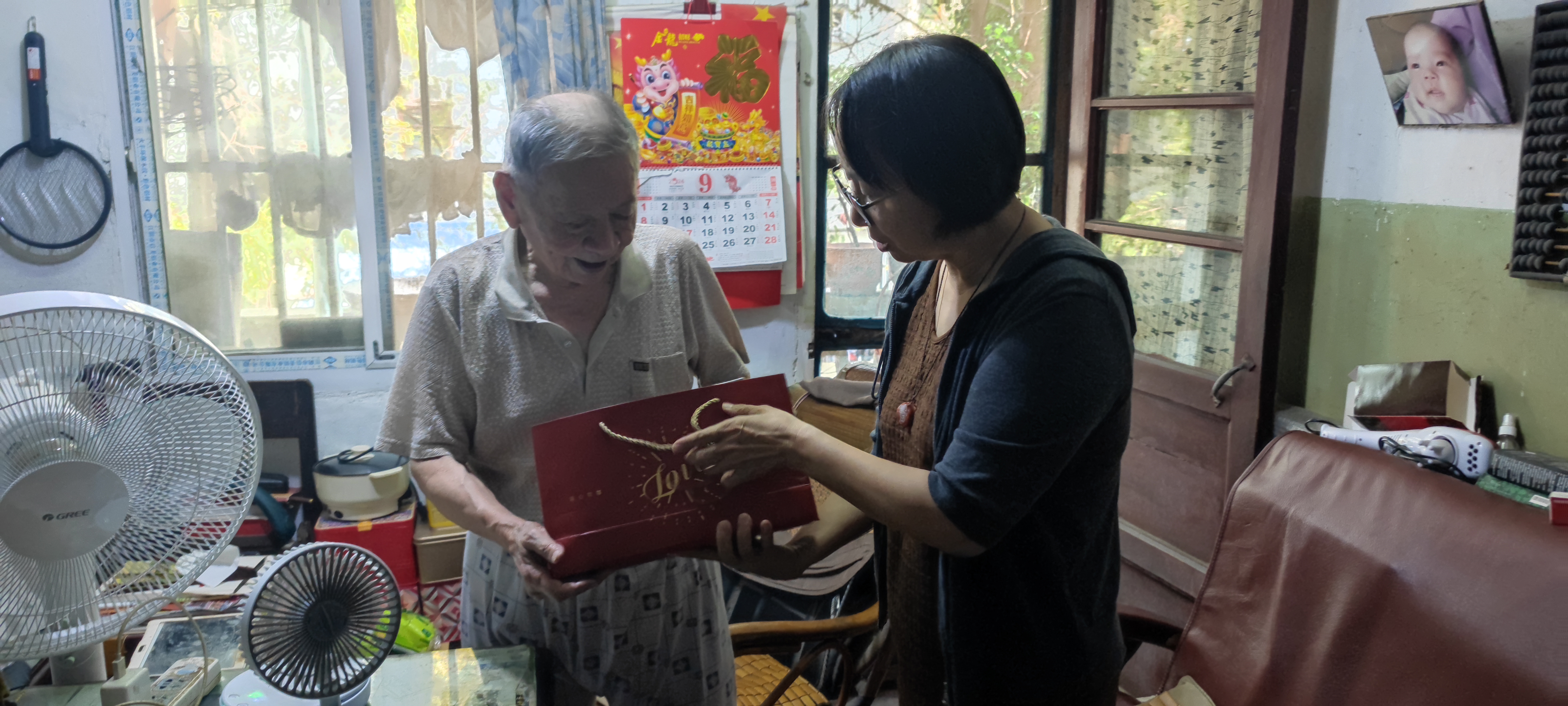 校領(lǐng)導(dǎo)國(guó)慶前開(kāi)展走訪(fǎng)慰問(wèn)活動(dòng)