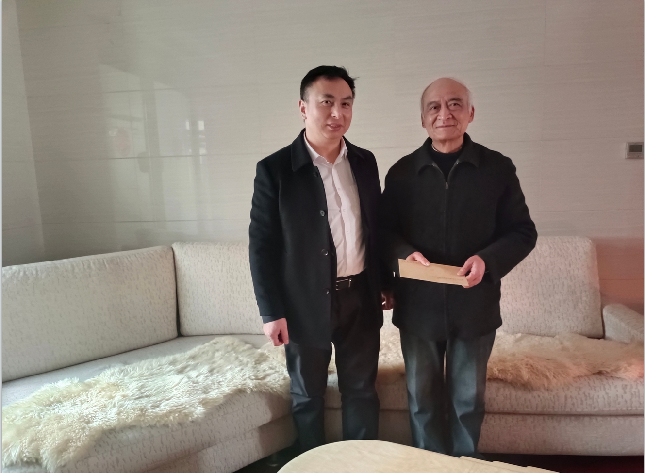 春節(jié)慰問暖桑榆，年韻濃時情亦濃 ——學(xué)校組織開展春節(jié)走訪慰問活動